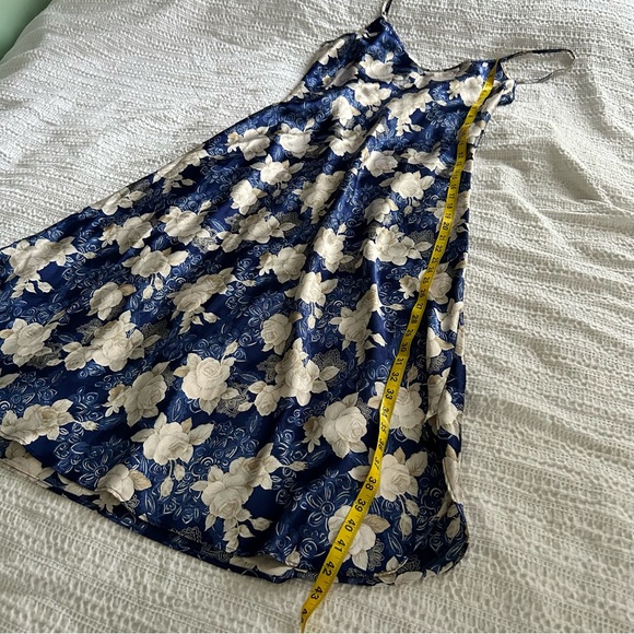 Adonna Medium Silky V-line Long Blue Dress with Roses - Picture 4 of 13